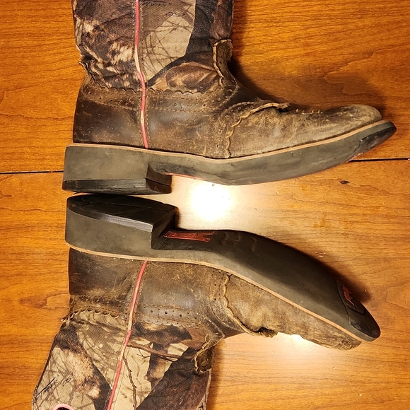 ARIAT ROUND TOE CAMO BOOT - Picture 9 of 14